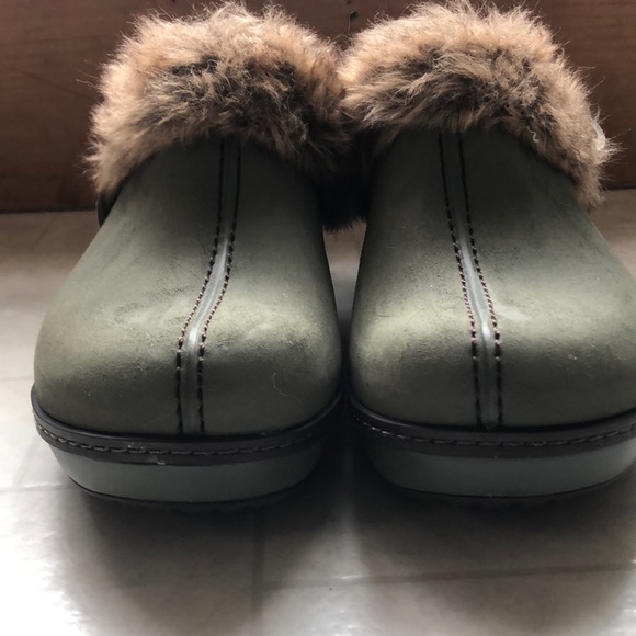 Crocs Clogs - Picture 2 of 4